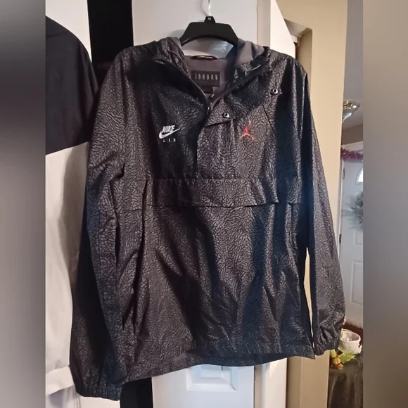 2 Mens medium Nike Windbreaker jackets.Great condition! Offers welcome😊 - Picture 3 of 3